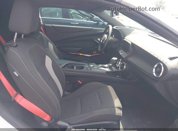 1G1FF3D72P0100525 2023 CHEVROLET CAMARO White Front interior view