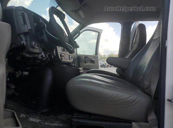 1GAZGNFP8L1269987 2020 CHEVROLET EXPRESS White Dashboard view