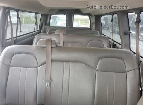 1GAZGNFP8L1269987 2020 CHEVROLET EXPRESS White Rear interior view