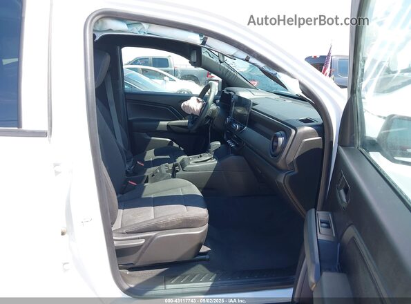 1GCGSBEC4P1268013 2023 CHEVROLET COLORADO White Widok wnętrza z przodu