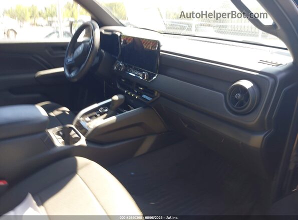 1GCPTEEK9P1198093 2023 CHEVROLET COLORADO Black Widok wnętrza z przodu
