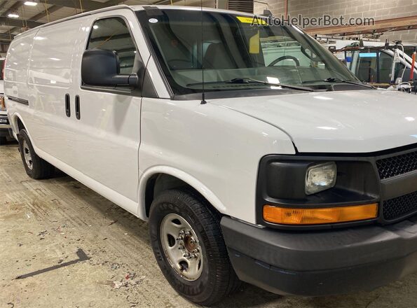 1GCWGAFF4G1315623 2016 CHEVROLET EXPRESS  Widok komory silnika