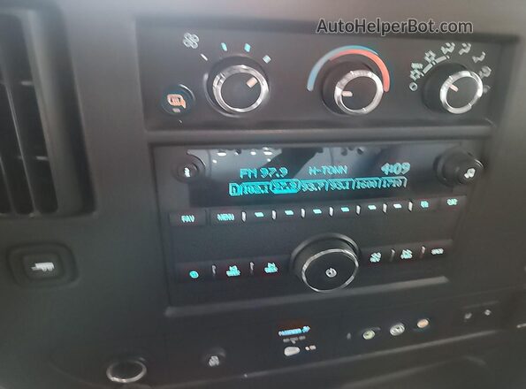 1GCWGAFG3L1252761 2020 CHEVROLET EXPRESS  Engine compartment view