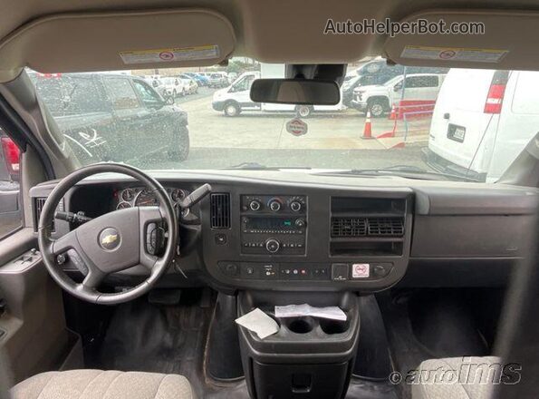 1GCWGAFG7L1252682 2020 CHEVROLET EXPRESS  Vista del compartimento del motor
