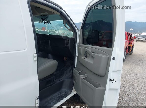 1GCWGAFP0J1335321 2018 CHEVROLET EXPRESS White 