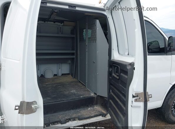 1GCWGAFP0J1335321 2018 CHEVROLET EXPRESS White 