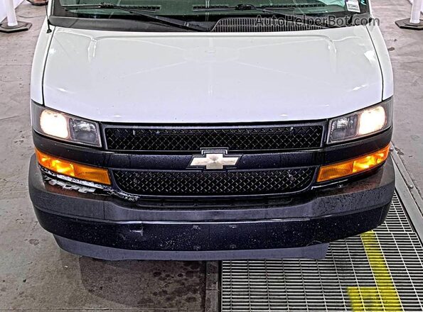 1GCWGAFP1M1303417 2021 CHEVROLET EXPRESS  Widok komory silnika