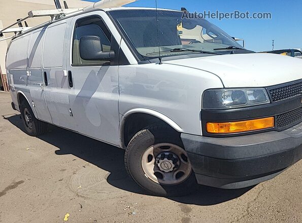 1GCWGAFP5L1267665 2020 CHEVROLET EXPRESS White Front interior view