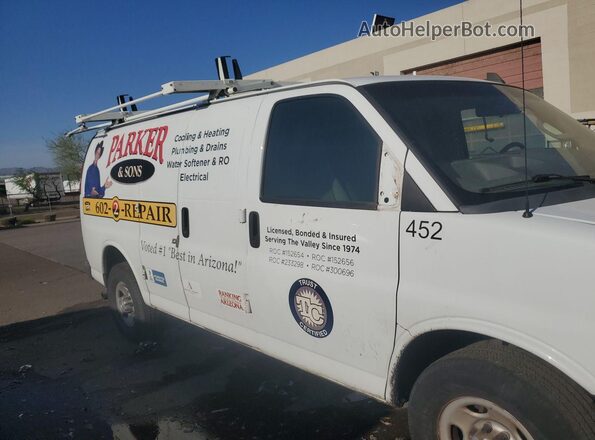 1GCWGAFPXJ1199215 2018 CHEVROLET EXPRESS White Widok komory silnika
