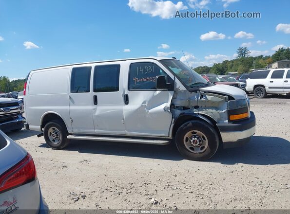 1GTW7AFG3L1237306 2020 GMC SAVANA CARGO White Вид задньої частини салону