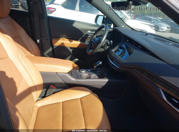 1GYFZFR47NF111491 2022 CADILLAC XT4 Blue Вид салону спереду