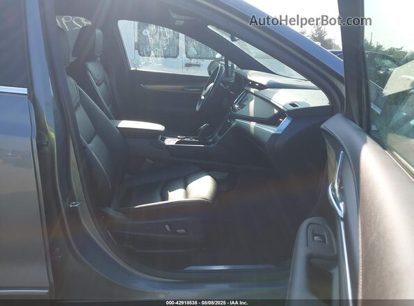 1GYKNAR48MZ196531 2021 CADILLAC XT5 Серый Вид салона спереди