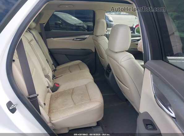 1GYKNDRS2JZ166310 2018 CADILLAC XT5 White 