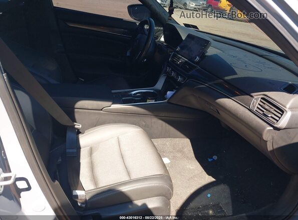 1HGCV2F38NA023590 2022 HONDA ACCORD Light Blue Вид салона спереди