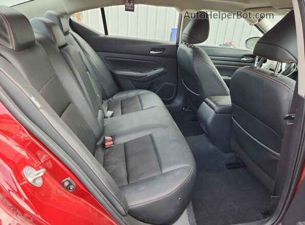 1N4BL4CV7MN397123 2021 NISSAN ALTIMA Red Widok tylnych siedzeń
