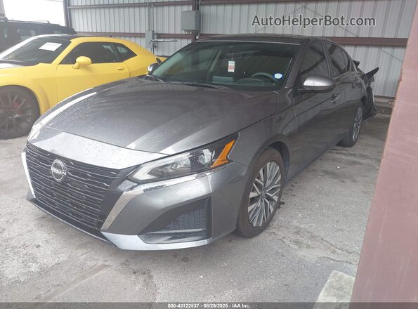 1N4BL4DV6PN375424 2023 NISSAN ALTIMA Серый Передняя левая четверть