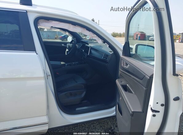 1V2AE2CA5RC227930 2024 VOLKSWAGEN ATLAS White Вид салону спереду