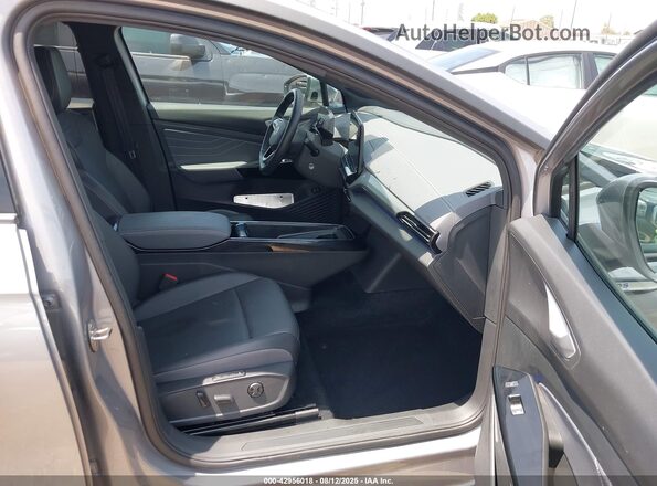 1V2FMPE88PC015195 2023 VOLKSWAGEN ID.4 Silver Widok wnętrza z przodu