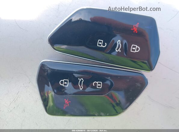 1V2FMPE88PC015195 2023 VOLKSWAGEN ID.4 Silver Widok deski rozdzielczej