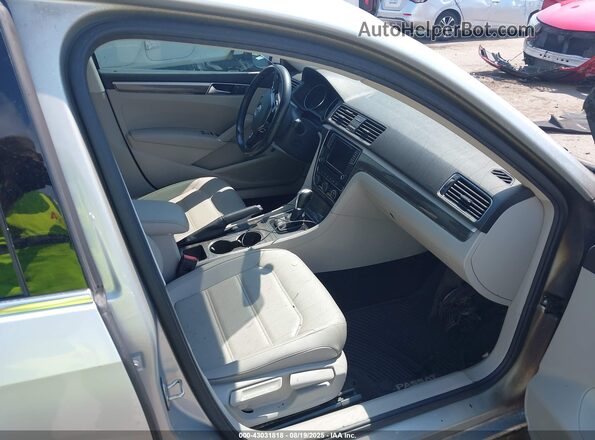 1VWBA7A3XJC027288 2018 VOLKSWAGEN PASSAT Silver 