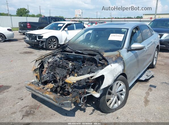 1VWBA7A3XJC027288 2018 VOLKSWAGEN PASSAT Silver 