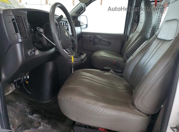 1GCWGAF74M1188330 2021 CHEVROLET EXPRESS White Front interior view