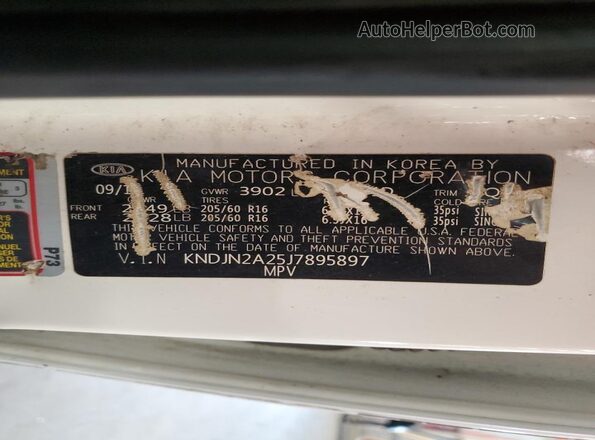 KNDJN2A25J7895897 2018 KIA SOUL Белый 