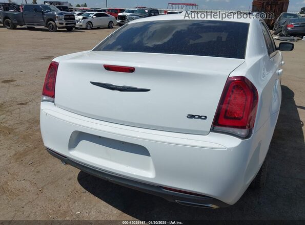 2C3CCAAG4PH676712 2023 CHRYSLER 300 White 