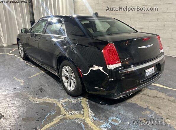 2C3CCAAG9MH570722 2021 CHRYSLER 300  Widok wnętrza z tyłu