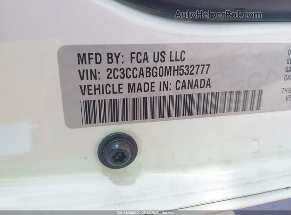 2C3CCABG0MH532777 2021 CHRYSLER 300 White Vista del compartimento del motor