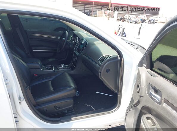 2C3CCADG2NH134386 2022 CHRYSLER 300 White Vista interior delantera