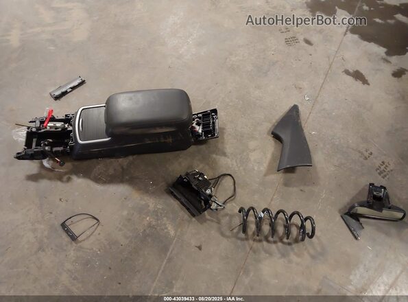 2C3CCASG8PH614020 2023 CHRYSLER 300 Gray ხელსაწყოთა პანელის ხედი