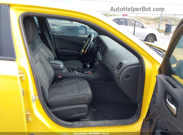2C3CDXBG0JH174382 2018 DODGE CHARGER Желтый Вид салона спереди