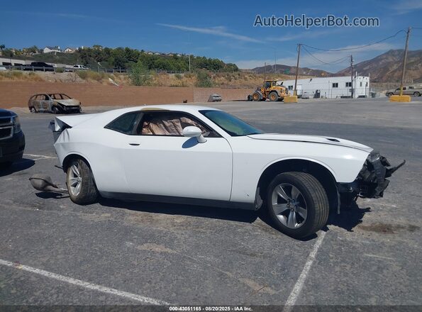 2C3CDZAG1HH664014 2017 DODGE CHALLENGER White უკანა სალონის ხედი