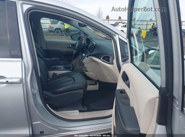 2C4RC1BG2RR171690 2024 CHRYSLER PACIFICA Silver Vista interior delantera