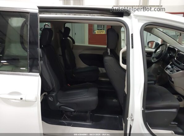 2C4RC1CG3NR204298 2022 CHRYSLER VOYAGER White VIN կոդի պիտակի տեսք