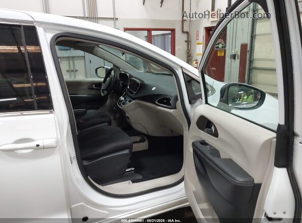 2C4RC1CG3NR204298 2022 CHRYSLER VOYAGER White Սալոնի դիմացի տեսք