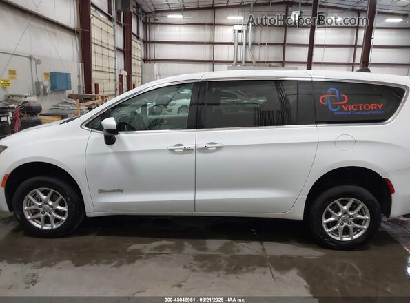 2C4RC1CG3NR204298 2022 CHRYSLER VOYAGER White Սալոնի 360 աստիճան տեսք