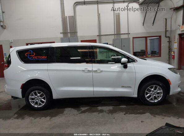 2C4RC1CG3NR204298 2022 CHRYSLER VOYAGER White Սալոնի հետևի տեսք