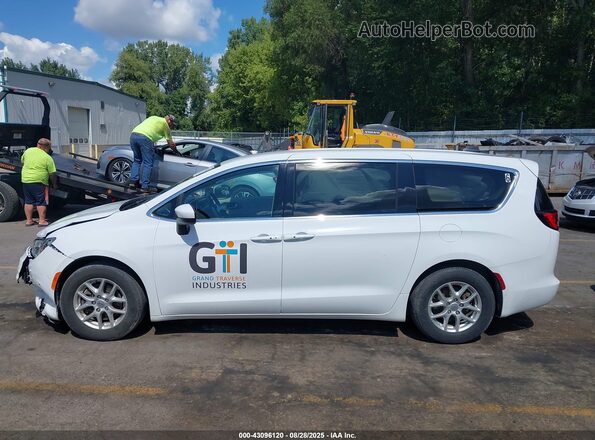 2C4RC1CG7NR166445 2022 CHRYSLER VOYAGER Белый Панорамный вид салона 360°