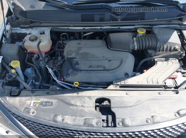 2C4RC1CG7NR166445 2022 CHRYSLER VOYAGER Белый Вид сзади