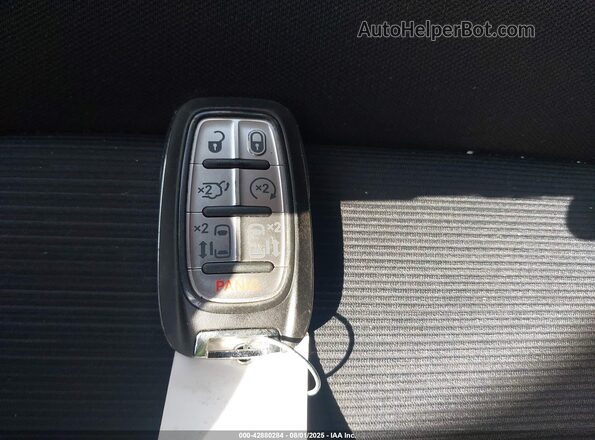 2C4RC1CG8PR611052 2023 CHRYSLER VOYAGER Silver Առջևի վահանակի տեսք