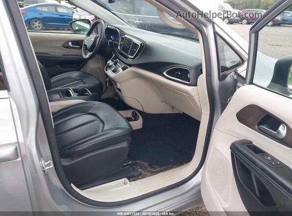 2C4RC1DG2LR265010 2020 CHRYSLER VOYAGER Gray Вид салону спереду