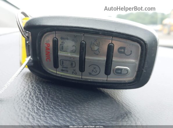 2C4RC1DG2LR265010 2020 CHRYSLER VOYAGER Gray Вид панелі приладів