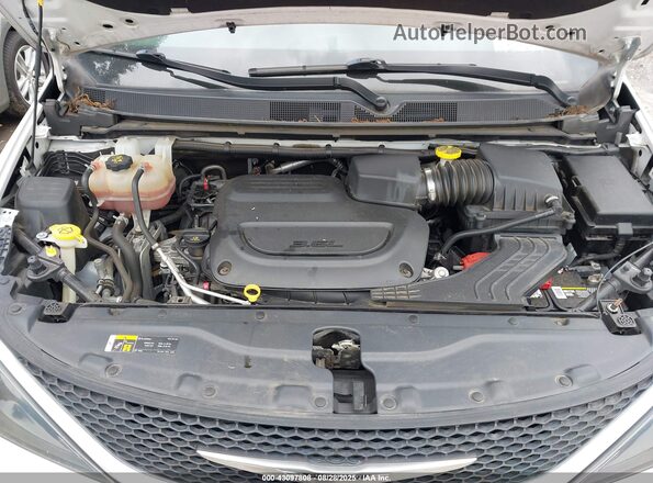 2C4RC1DG3MR520961 2021 CHRYSLER VOYAGER Белый Вид сзади