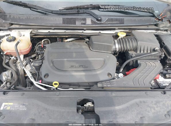 2C4RC1DG7LR144635 2020 CHRYSLER VOYAGER White Rear view