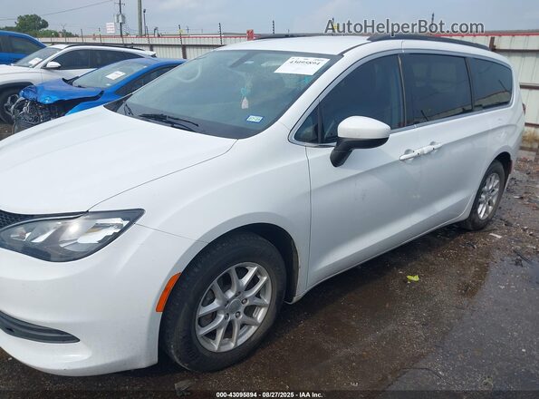 2C4RC1DG7LR144635 2020 CHRYSLER VOYAGER White Front left