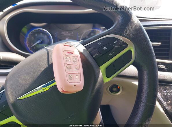 2C4RC1DG7LR144635 2020 CHRYSLER VOYAGER White Dashboard view