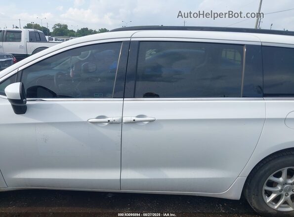 2C4RC1DG7LR144635 2020 CHRYSLER VOYAGER White 360 interior view