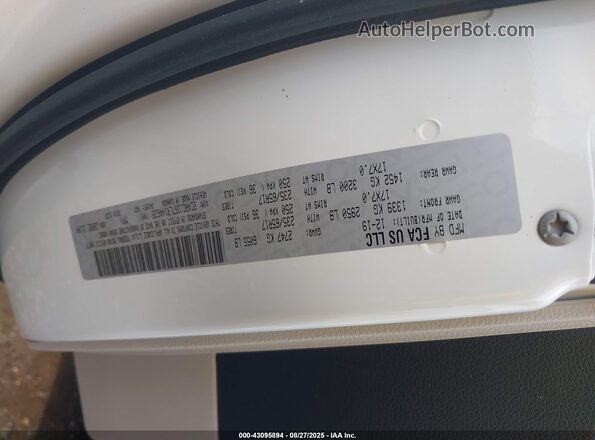 2C4RC1DG7LR144635 2020 CHRYSLER VOYAGER White Engine compartment view